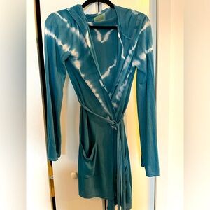 Perfect condition viscose-knit, hooded Tie-Dye Kimono Robe